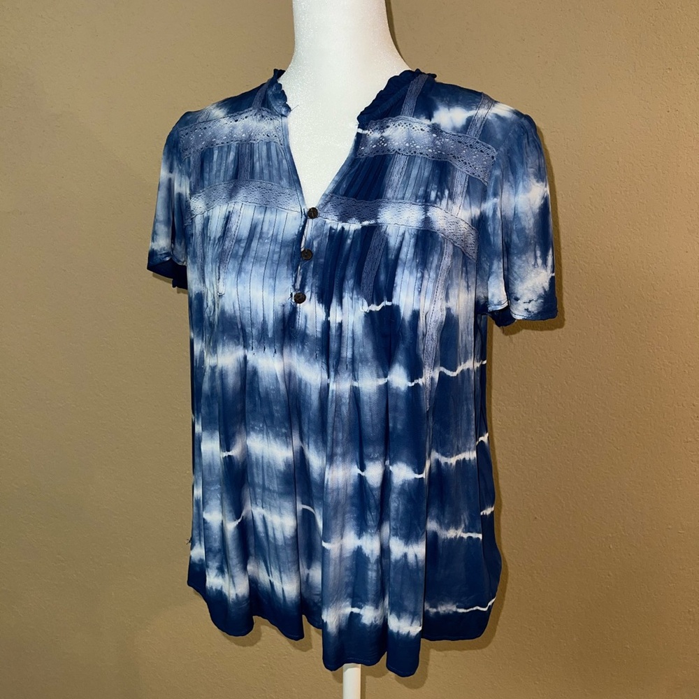 Women’s Size XS Blue and White Tie-Dye Blouse